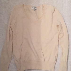 Egg shell/off white sweater